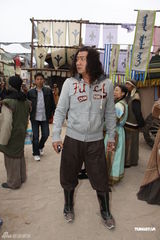 组图：《建元风云》胡军佘诗曼谈情 吴樾曝乞丐装