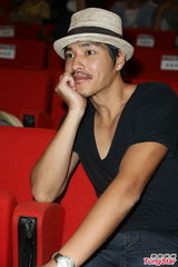 组图：蓝正龙挺恩师新作 不忘亏李佳颖绯闻