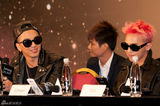 组图：韩团Bigbang香港开唱 GD红发抢眼TOP斯文