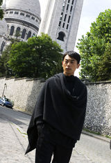 高清图：朱亚文街拍披肩外套开衫围巾一件即可