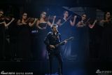 组图：Muse乐队摇滚不断电 High翻全英音乐奖