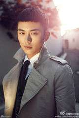 组图：最帅地铁司机迷倒女网友 俊朗外形当模特