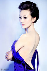 组图：万妮恩初春写真 紫色迷情大秀性感美背