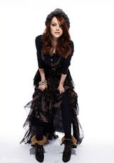 高清组图：艾玛-斯通登杂志封面演绎潮流装扮