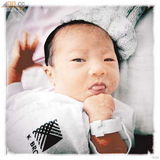 组图：林嘉欣女儿照片曝光 取名Kayla体重6.1斤