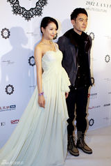 组图：佟丽娅出席时尚派对 造型清新脱俗