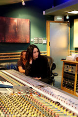 组图：尚雯婕录音花絮曝光 David Kosten助阵