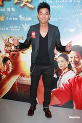 组图：柯有伦携《阵头》杀到香港 张学友曾志伟撑场