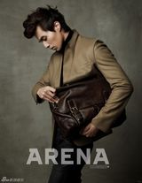 高清图：李东旭帅气登时尚杂志 眼神冷峻型男魅力