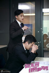 组图：《离不离》曝对峙版剧照 朱丹周一围暗斗