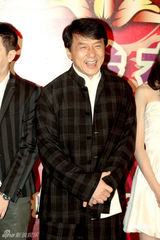 高清图：中孝介等助阵海派春晚 成龙周立波对侃