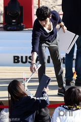 组图：李准河正宇出席釜山电影节舞台问候活动