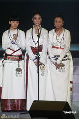 幻灯图：香港演艺界赈灾 成龙等为灾民祈福