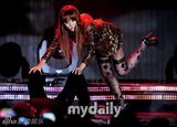 组图：韩团brown eyed girls办19禁演唱会大玩性感
