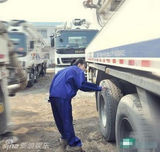 组图：清纯美女司机走红网络 相貌清秀酷似Hebe