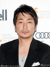 组图：《R100》首映 渡部笃郎潮范十足