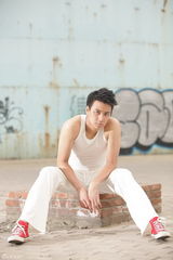 组图：巫迪文EP写真曝光 大方裸露“健康男色”