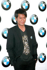 幻灯图：古天乐提环保选车 Angelababy澄清未隆胸