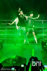 组图：SHINee与EXO-K等K-POP演唱会秀炫舞