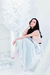 组图：韩雪登杂志封面 显优雅淑女本质