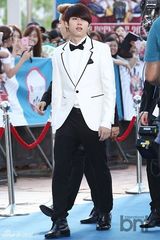 组图：神话李孝利等亮相20代选择颁奖礼蓝地毯