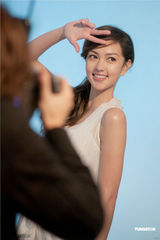 组图：Jessica C.拍广告活力四射性感洋溢