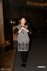 幻灯图：张敬轩认干爹摆45桌 被问性向问题不介意