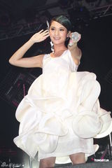 组图：杨丞琳个唱化身摇滚精灵 打造魔幻舞台