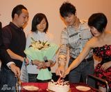 幻灯图：陈晓东祝福求婚影迷落泪 当场献唱我愿意