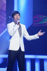 高清组图：新浪网络盛典 满江献唱《中华诵》