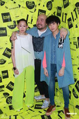 组图：何韵诗出席活动穿着个性 内地演贾宝玉