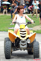 组图：邓福如否认新歌抄袭 自曝不爱肌肉男