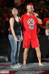 组图：草蜢软硬斗脱衣晒身材 陈奕迅自愧不如