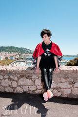 组图：李宇春登杂志封面 戛纳海边尽显俏皮