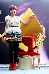 组图：梁静茹叹制作人不好当 新专辑首刷封面现瑕疵