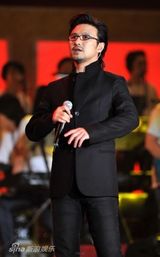 幻灯图集：老中青三代歌手齐聚六十年金曲盛典