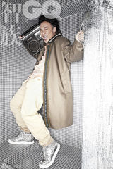 组图：陈奕迅登《智族GQ》封面 与乐器亲密接触