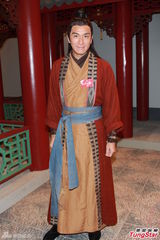 组图：马国明为宣传无惧绯闻 李诗韵秀一字马