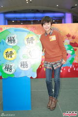 组图：唐宁育儿注重身教 黄芷晴望跟前辈合作