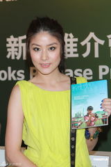 组图：陈慧琳为患病粉丝新书助阵 动情处抱头痛哭