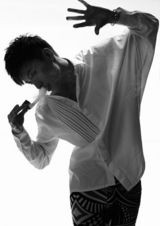 组图：乔任梁体验创意生活 亲身策划拍摄时尚大片