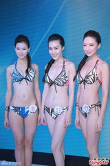 组图：亚姐大中华赛区泳衣秀 爆乳美腿一览无余