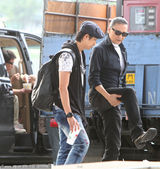 组图：谢霆锋《下一个奇迹》热拍 父妹片场探班