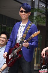 组图：陶喆蓝发义挺金曲奖 澄清炮轰评审口水战