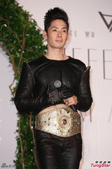 组图：吴建豪亮相宣传新专辑 否认秘婚传闻