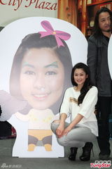 组图：岑丽香开心拍古装剧 米雪将性感演粤剧