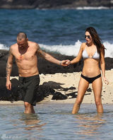 组图：梅根-福克斯现身夏威夷海滩比基尼秀身材