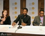 安妮-海瑟薇和丹泽尔-华盛顿主持诺贝尔奖音乐会