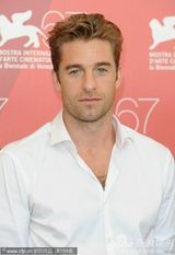 《巴尼的人生》记者会  女演员罗莎蒙德和男星谈笑