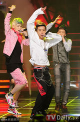 组图：BEAST凭《美丽的夜晚》获MCountdown三冠王